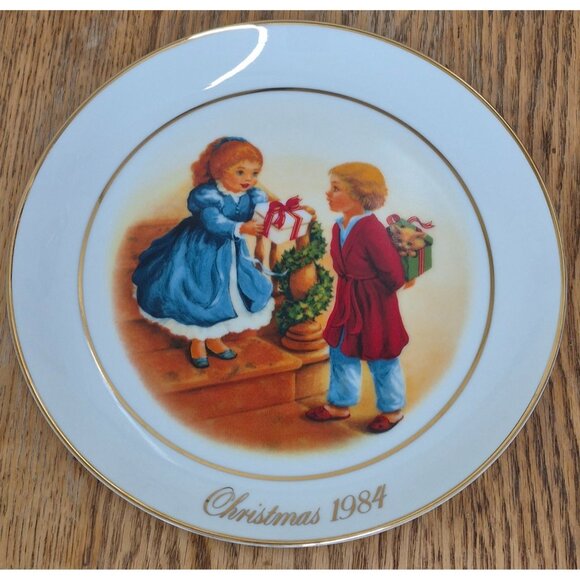 Christmas Memories 1984 Plate & Figurine Set - Fourth Edition By Avon Products - - Picture 2 of 10